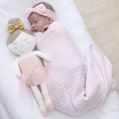 아기가 편안하게 잠들 수 있도록 도와주는 아기용 이불 담요의 5가지 용도